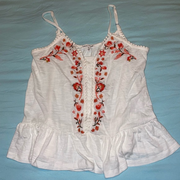 NWOT white/floral print top - Picture 2 of 4